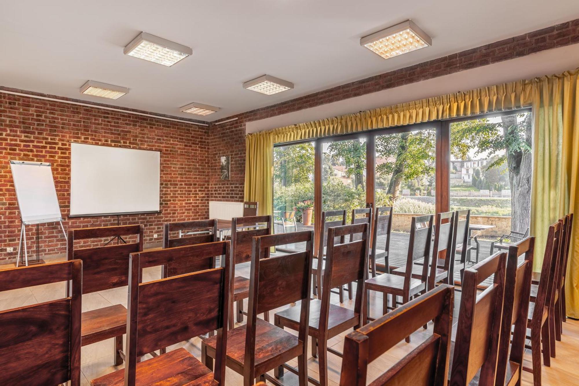 Aparthotel Dom Pracy Tworczej Uniejow Esterno foto